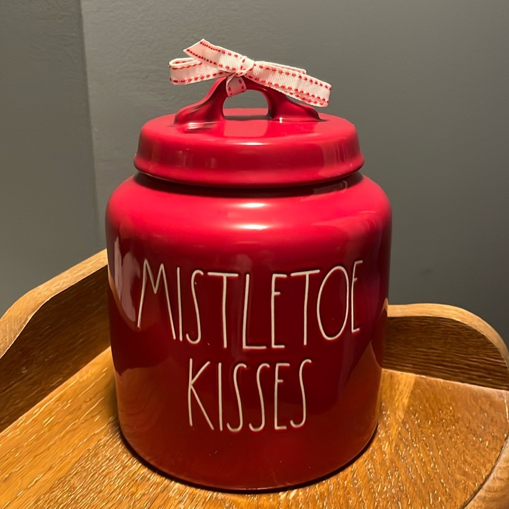 NEW Rae Dunn Christmas Mistletoe Kisses chubby canister cookie jar 8"